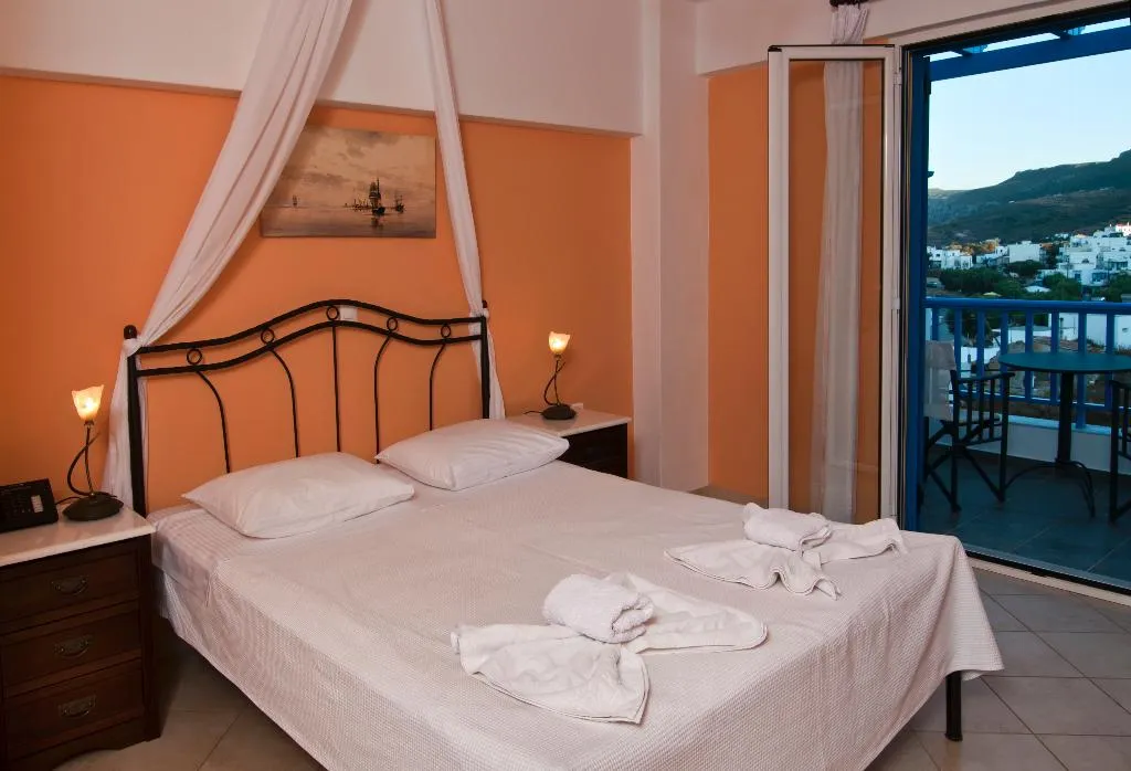 Room, Romantica, Kythira
