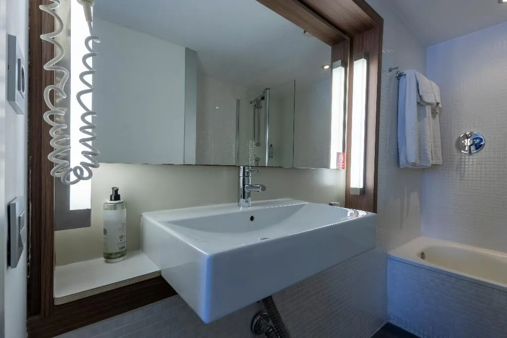 DOUBLE STANDARD Room, Travelodge Malaga Aeropuerto, Costa Del Sol