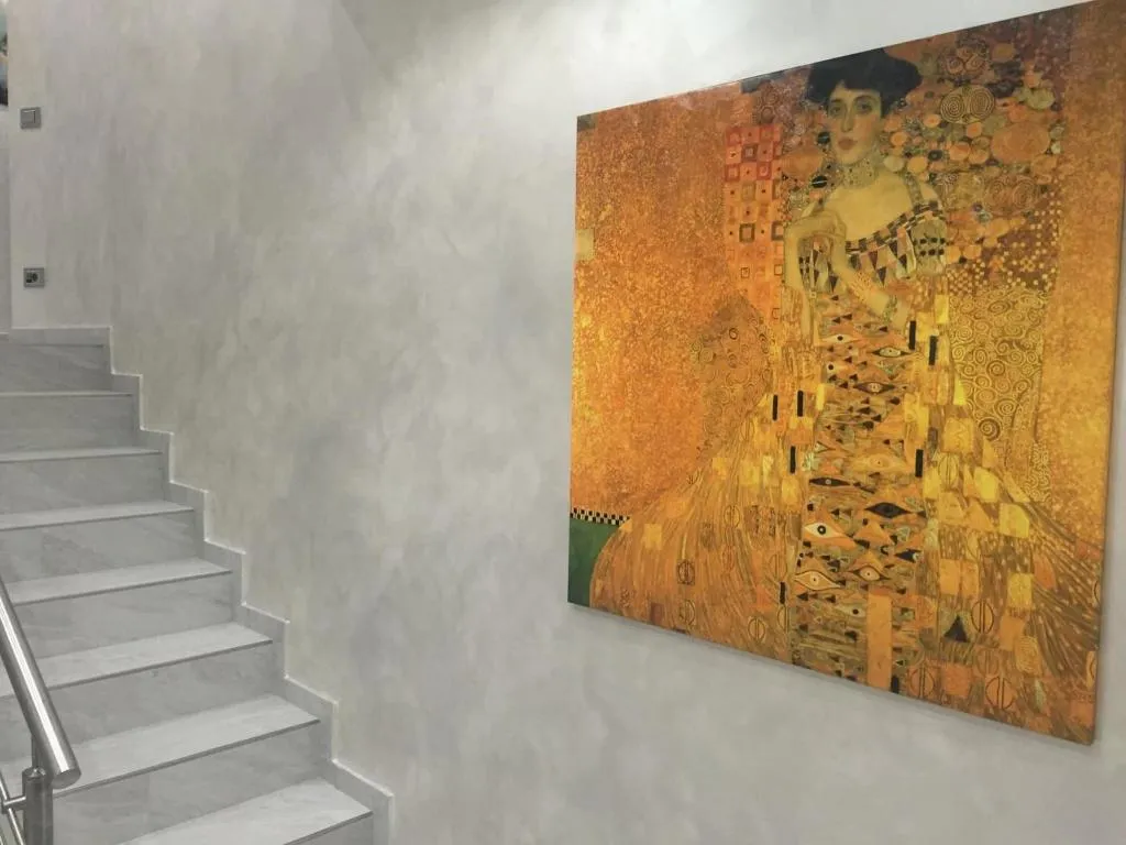 Lobby, Picaflor, Milan