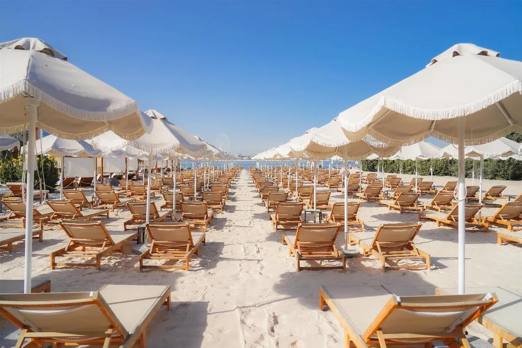 Beach, NH Collection Dubai The Palm, Dubai