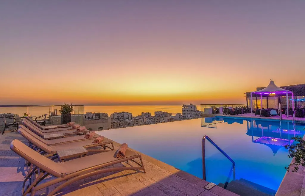 Pool, AX The Palace, Malta