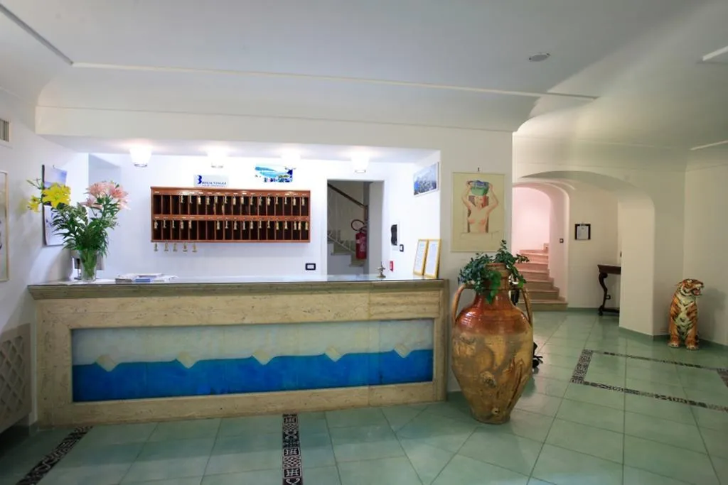 Lobby, Albatros, Naples