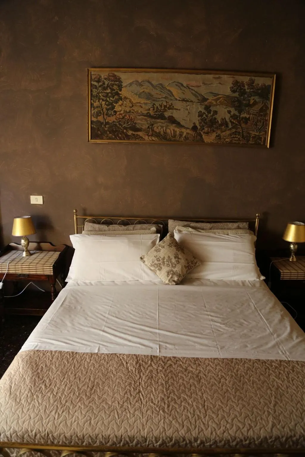 Room, Riverbanks, Florence