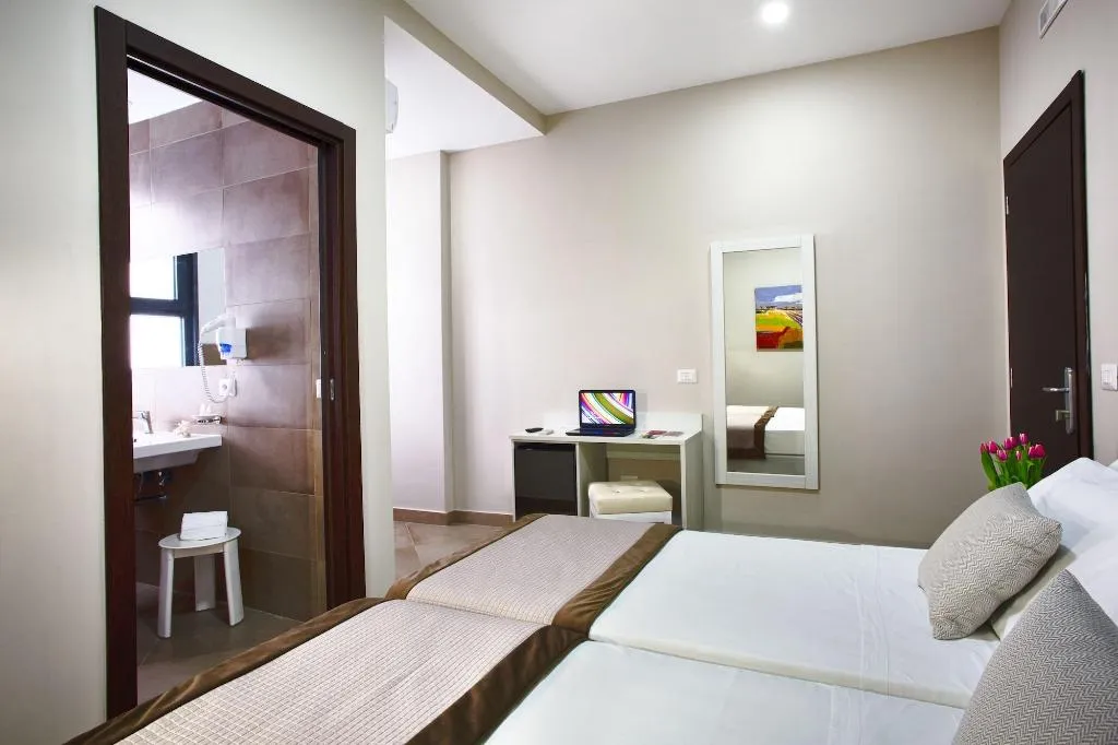 Room, Hotel Del Sole, Naples