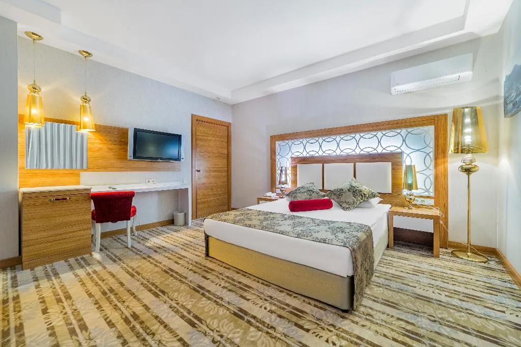 FAMILY ROOM TWO BEDROOMS Room, Justiniano Deluxe Resort Hotel, Antalya