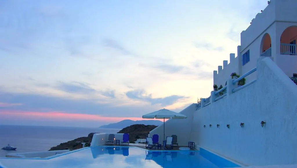 Pool, Petradi, Santorini