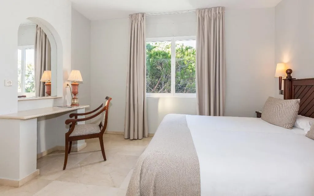 APARTMENT CAPACITY 6 TWO BEDROOMS Room, Ona Alanda Club Marbella, Costa Del Sol