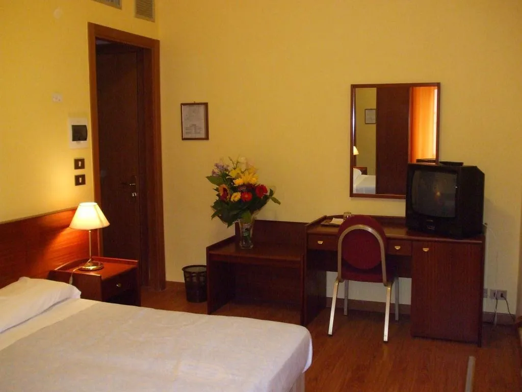 Room, Albergo Mediterraneo, Palermo
