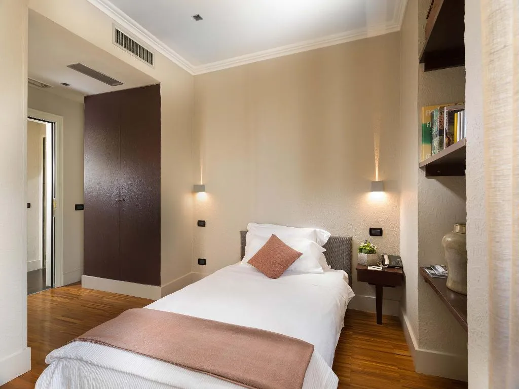SINGLE STANDARD Room, TownHouse 12, Milan
