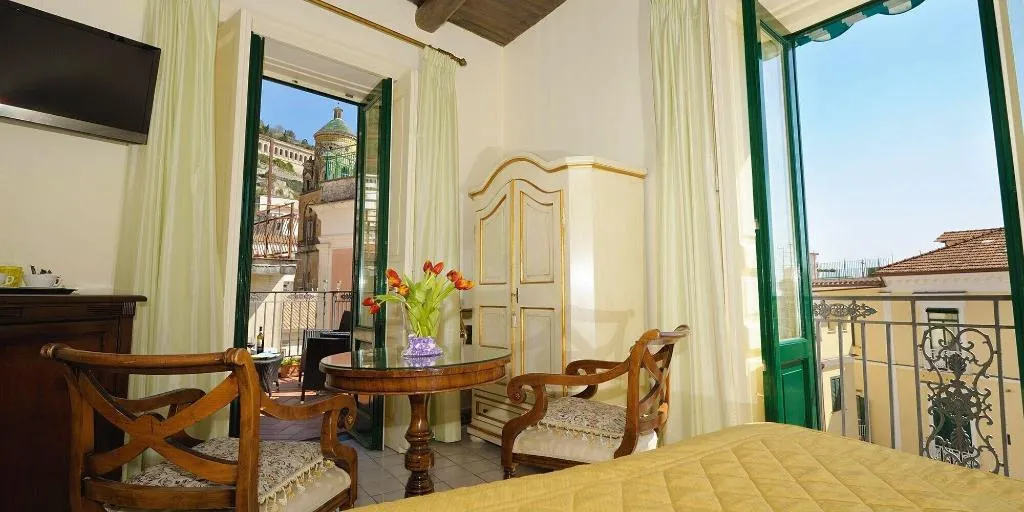 Room, Residenza Del Duca, Naples
