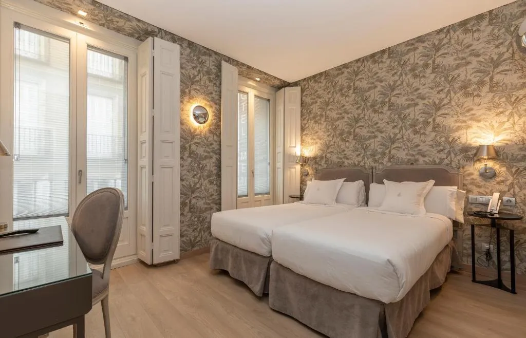 JUNIOR SUITE STANDARD Room, Hotel Meninas, Madrid