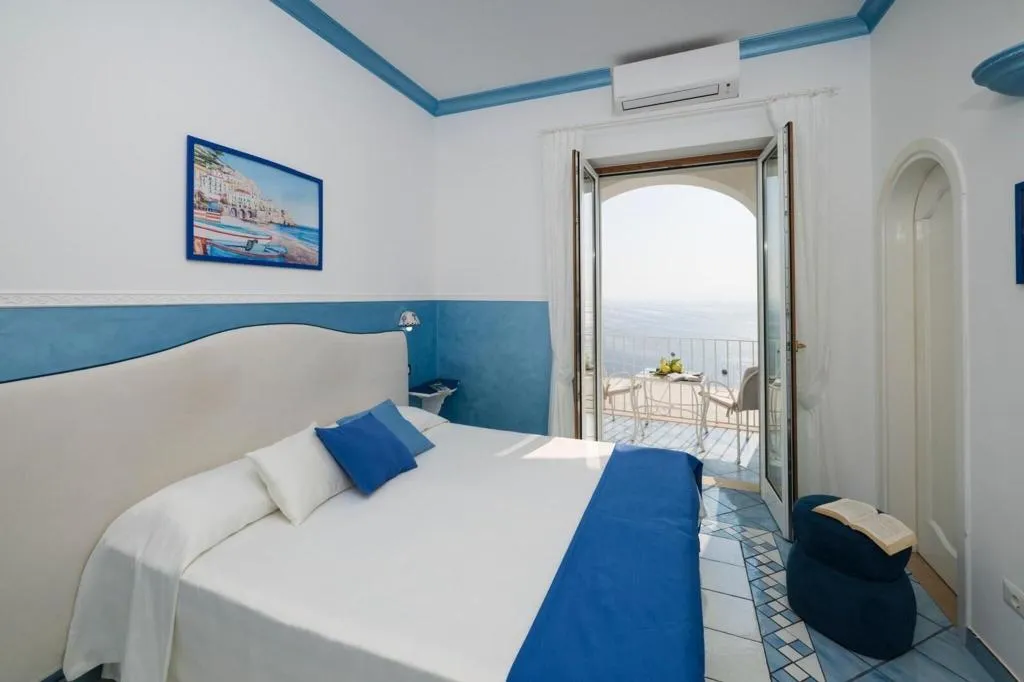DOUBLE SUPERIOR SEA VIEW Room, Palazzo Talamo, Naples