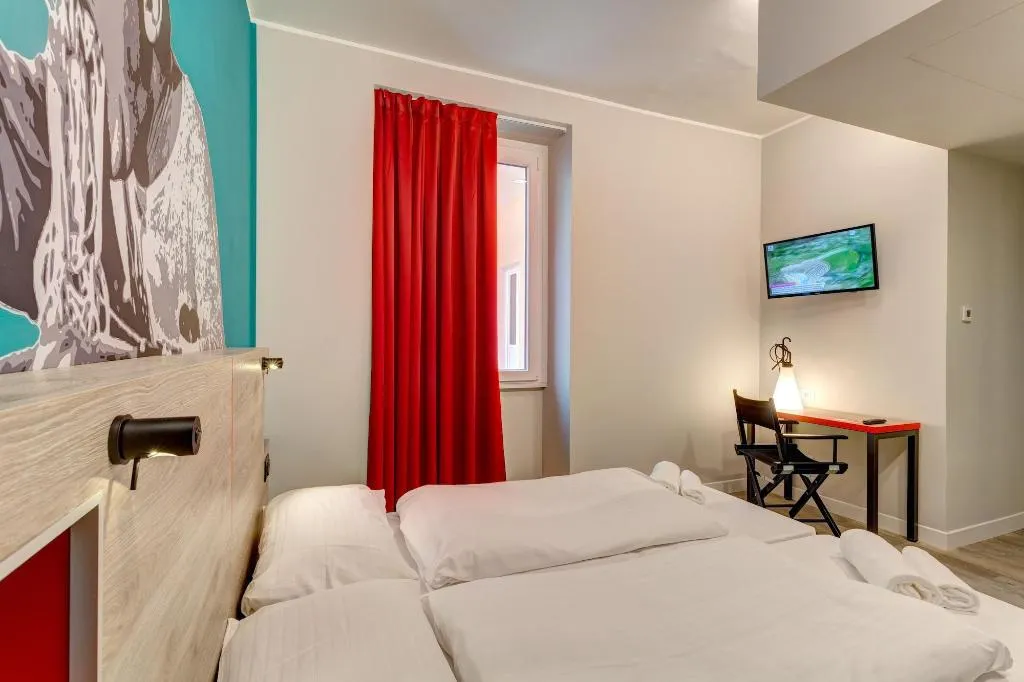 Room, Meininger Roma Termini, Naples