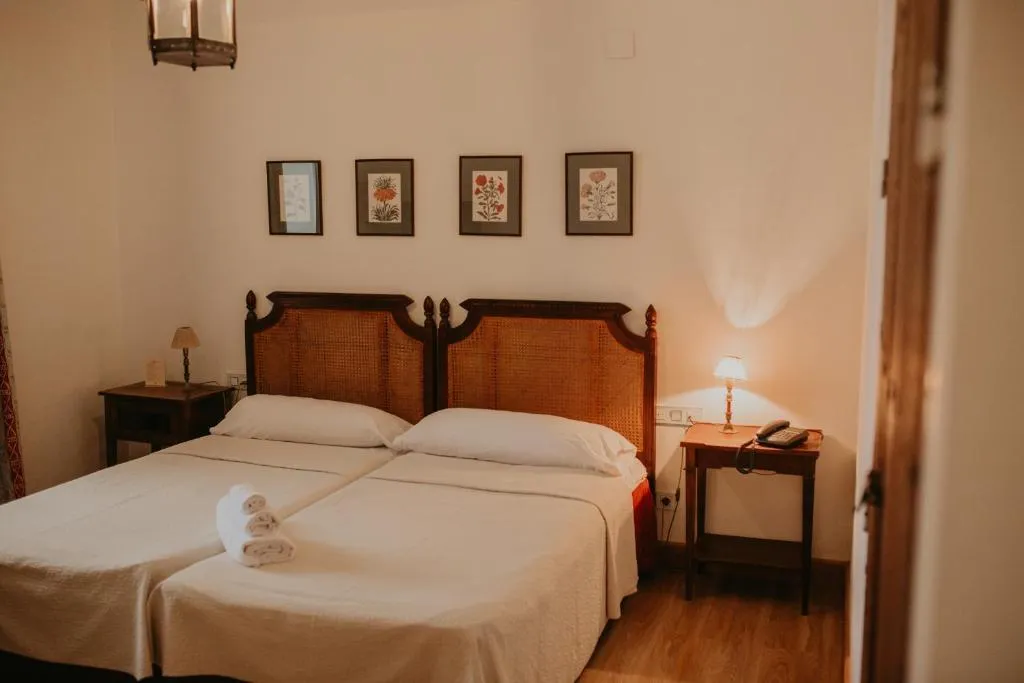 QUADRUPLE STANDARD Room, Hotel Posada De Valdezufre, Seville