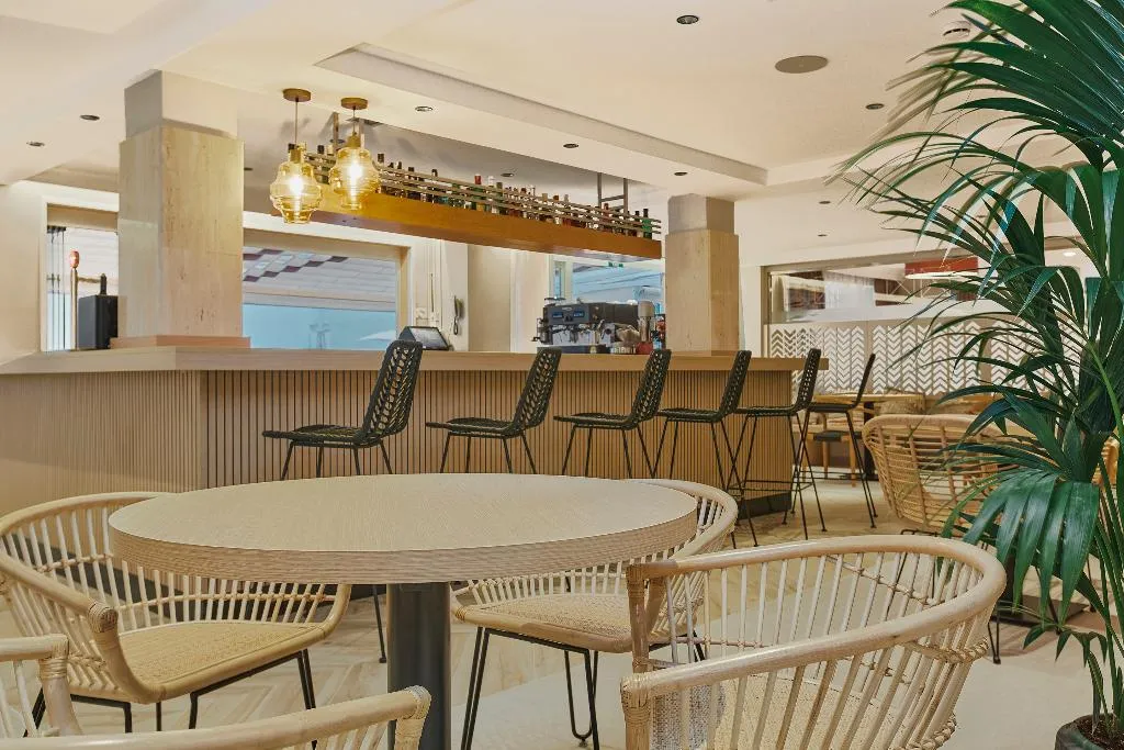 Bar, Universal Aparthotel Don Camilo, Majorca