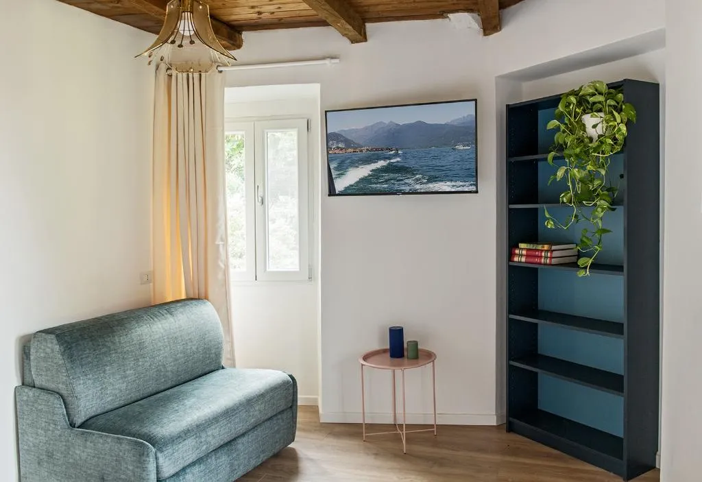 APARTMENT TWO BEDROOMS TWO BATHROOMS Room, Stresa Complex Levoasi, Milan