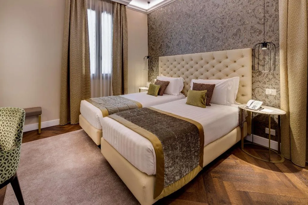 DOUBLE SUPERIOR QUEEN BED Room, CHC Continental, BW Premier Collection, Venice