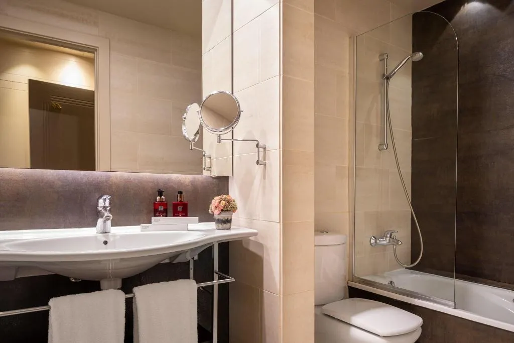 DOUBLE STANDARD Room, Duquesa de Cardona, Barcelona