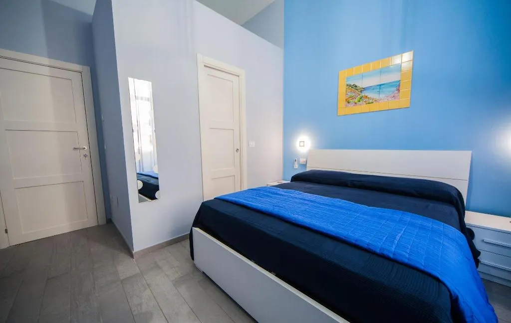 Room, La Perla Del Golfo, Naples