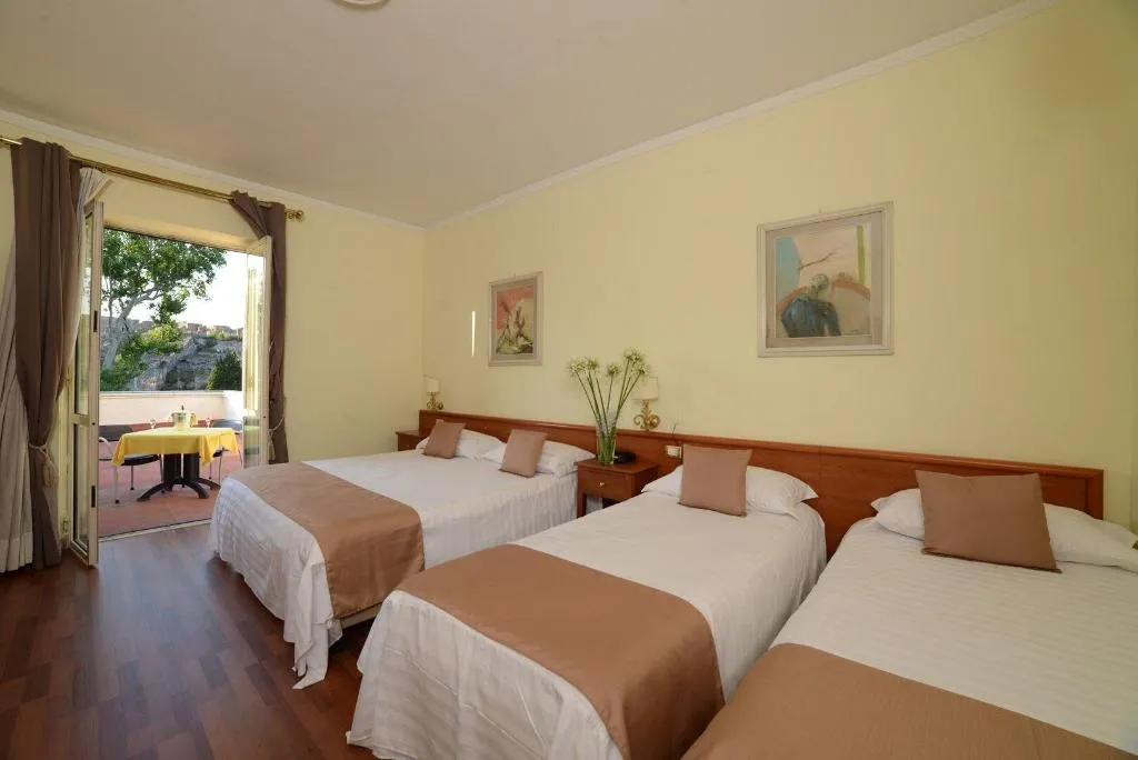 Room, Hotel Vittoria, Naples