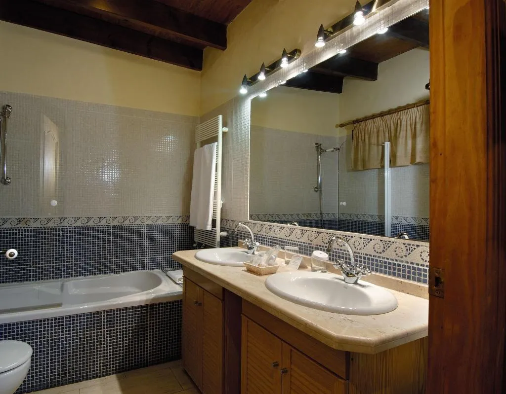 Room, Mont-Sant, Valencia