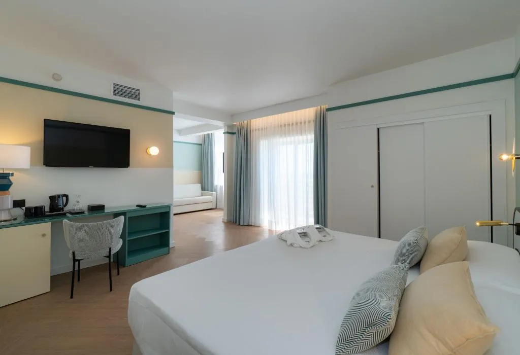 JUNIOR SUITE CAPACITY 3 Room, Medplaya Pez Espada, Costa Del Sol