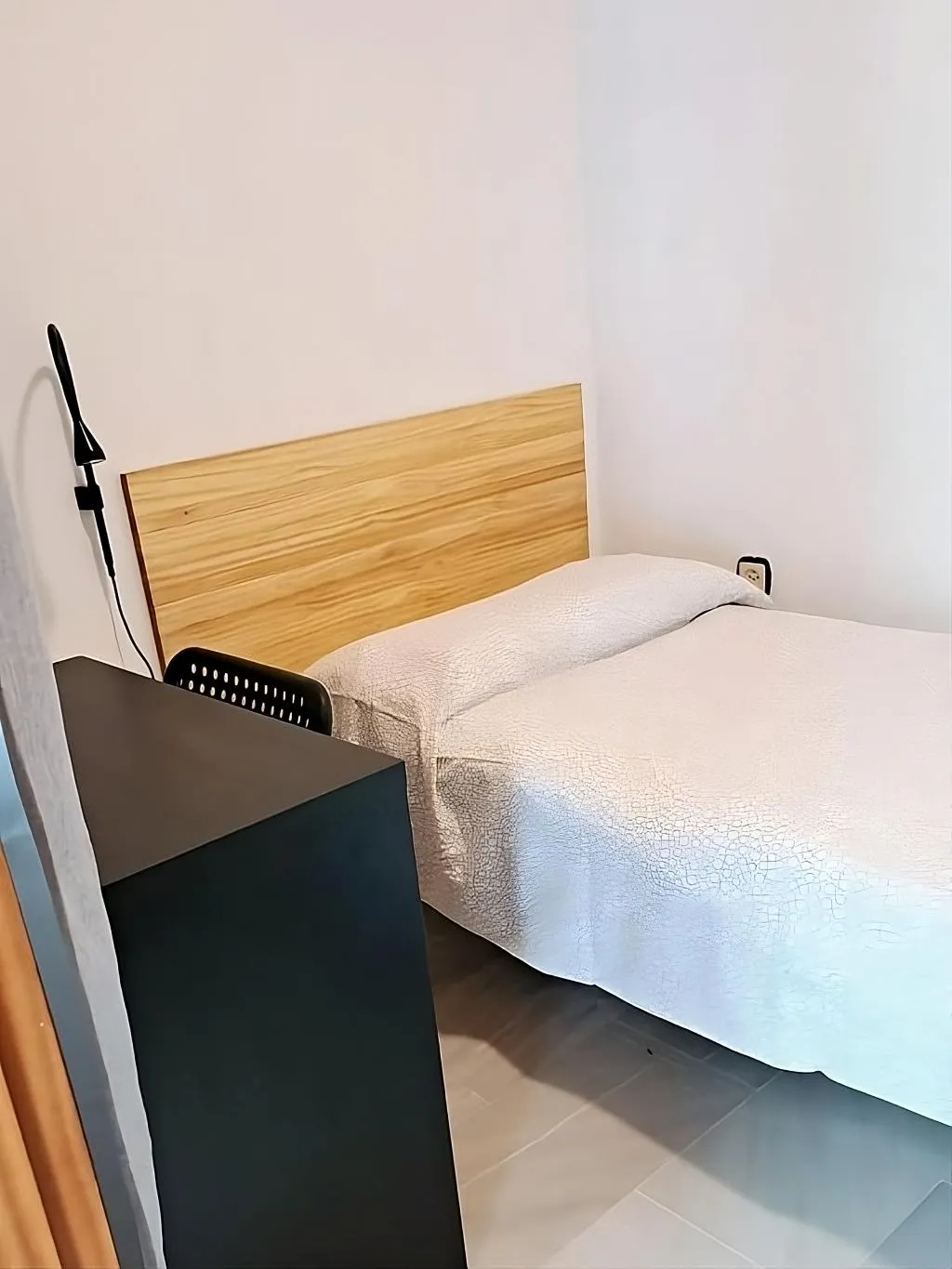 Room CAPACITY 1 Room, Arc House Plaza, Seville