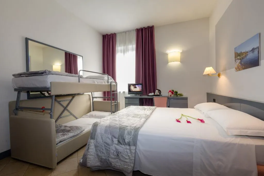 Room, Hotel Alfieri, Milan