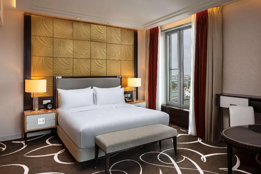 DOUBLE DELUXE KING BED Room, Waldorf Astoria Berlin, Berlin