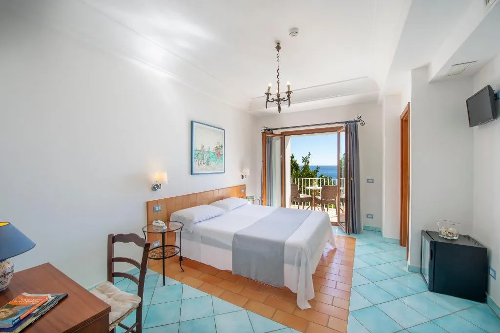 DOUBLE SUPERIOR SEA VIEW Room, Maresca Hotel Praiano, Naples