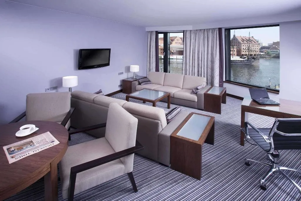 SUITE KING SIZE BED Room, Hilton Gdansk, Gdansk