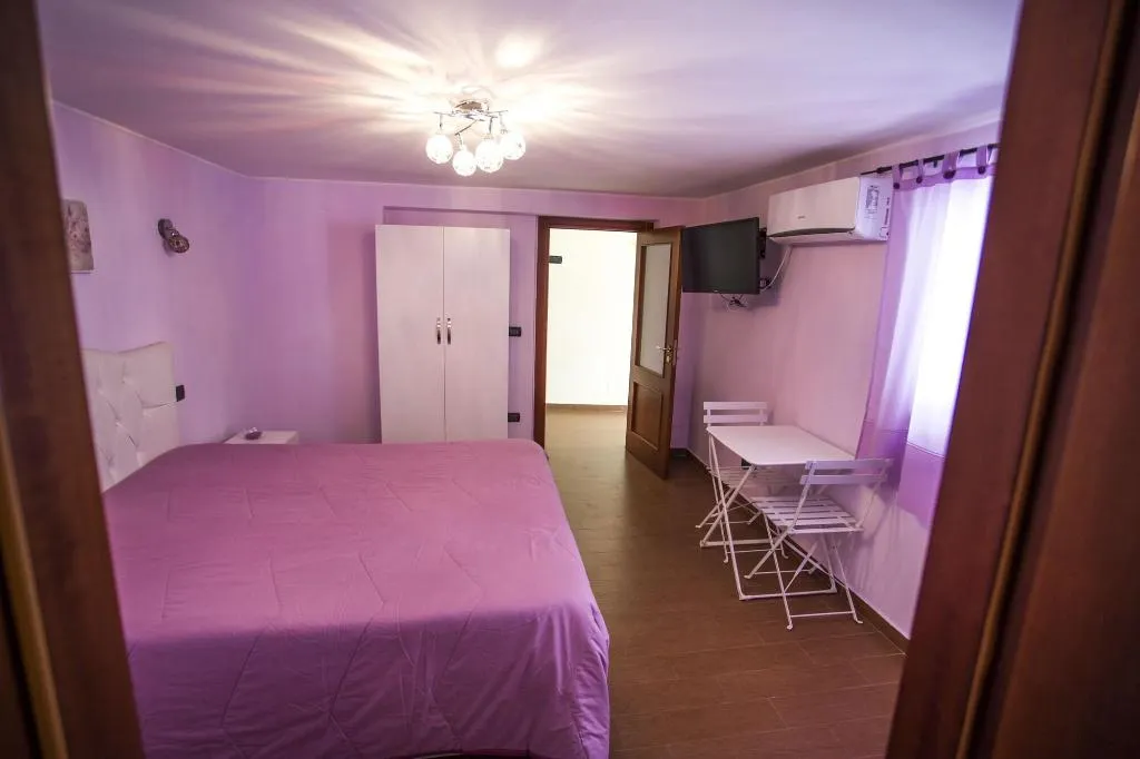 Room, Sanfralù, Naples