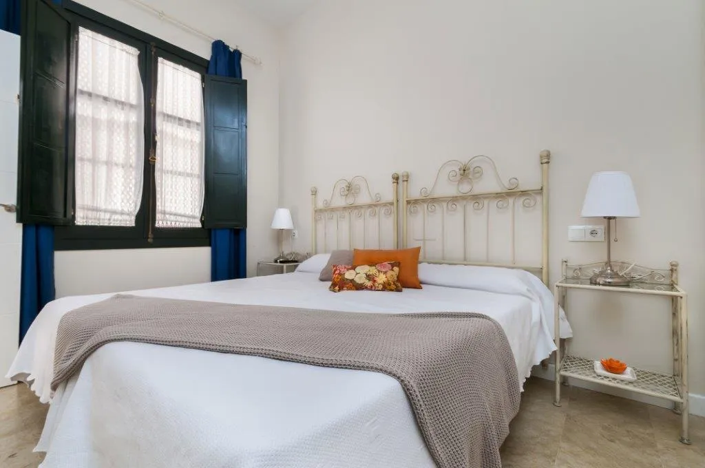 APARTMENT CAPACITY 4 Room, Corral de los Chícharos, Seville