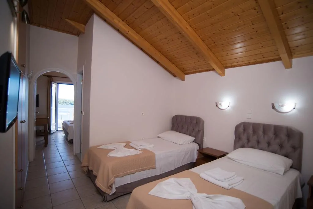 FAMILY ROOM DELUXE TWO BEDROOM Room, Hotel Oasis, Athens