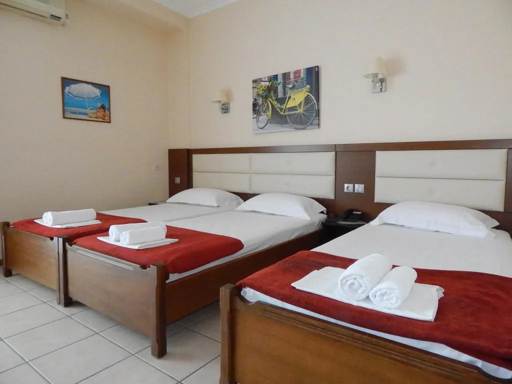 TRIPLE STANDARD Room, Gold Stern, Thessaloniki