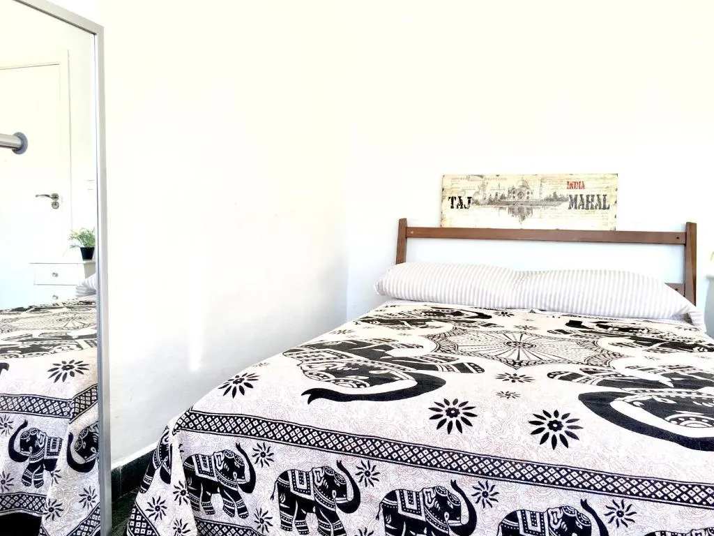 FAMILY ROOM WITH SHARED BATHROOM Room, Guest House Torres De Quart, Valencia