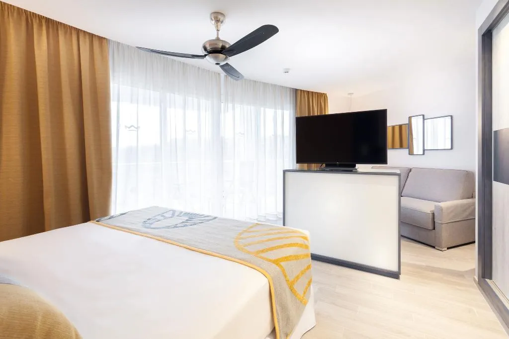 JUNIOR SUITE LAGOON VIEW Room, Hotel Riu Vistamar - All Inclusive, Gran Canaria