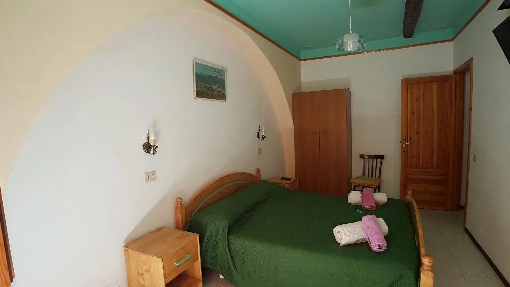 QUADRUPLE TWO BEDROOMS ONE BATHROOM Room, Casa Vittorio, Catania