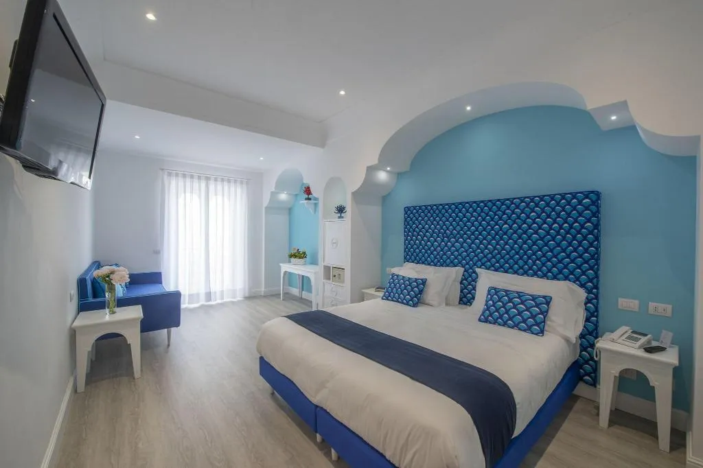 QUADRUPLE THREE BEDS Room, Tramonto D'oro, Naples