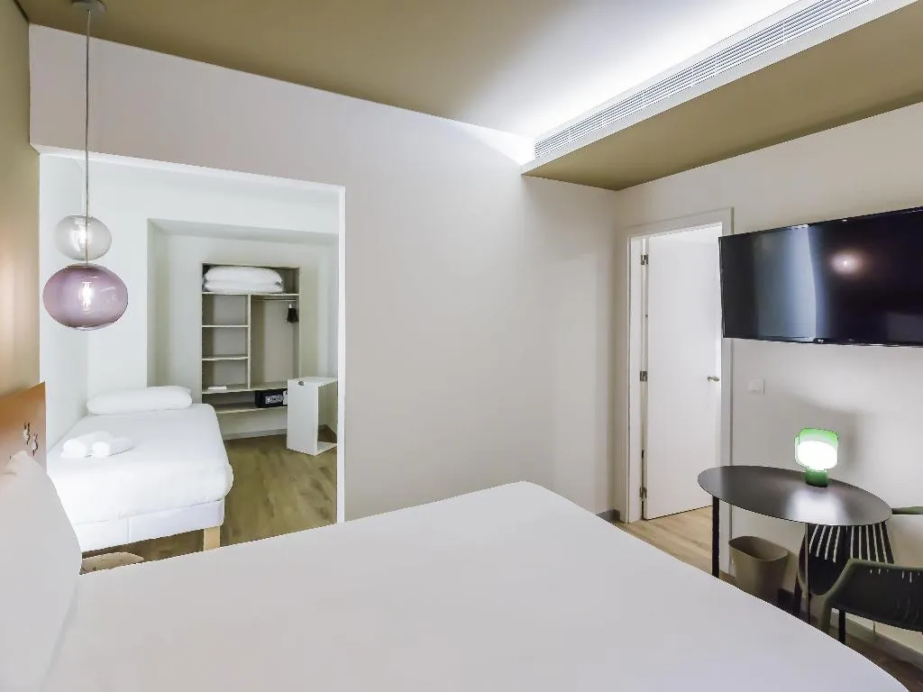 DOUBLE SUPERIOR Room, ibis Styles Lisboa Centro Marquês de Pombal, Lisbon