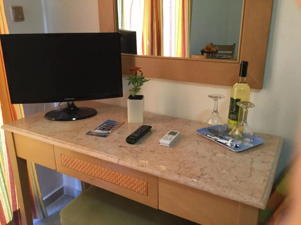 Room, Arocaria Apartments, Crete