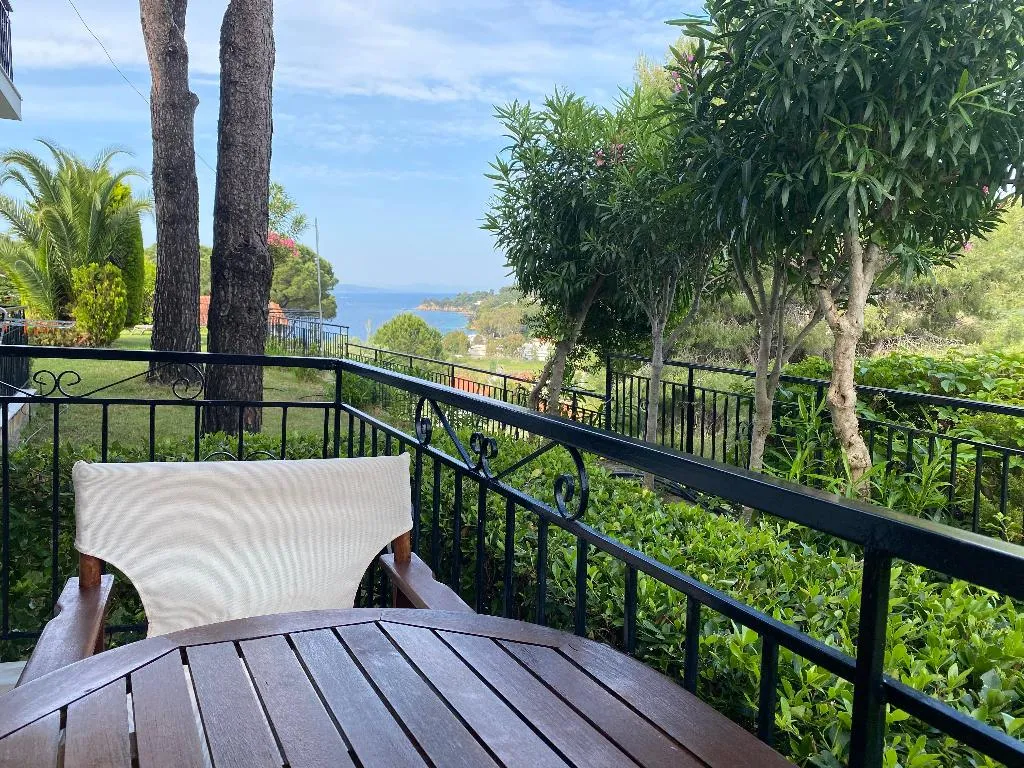 STUDIO DELUXE ONE BED Room, Villa Xanthippi, Skiathos