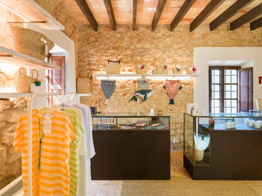 Lobby, Sa Bassa Rotja Ecoturisme, Majorca