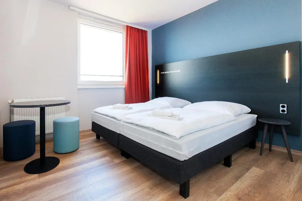 TWIN STANDARD Room, a&o Prague Rhea, Prague