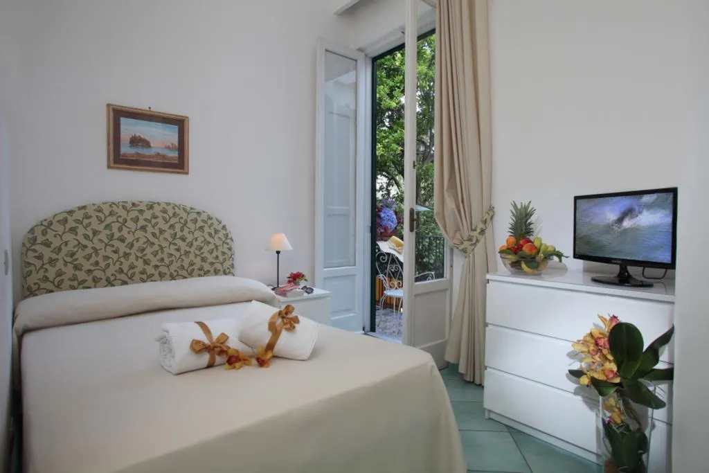 TRIPLE STANDARD Room, Hotel Matarese, Naples