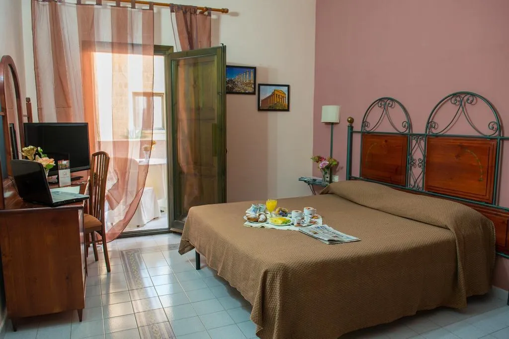 TRIPLE STANDARD Room, Grand Hotel Mosè, Catania