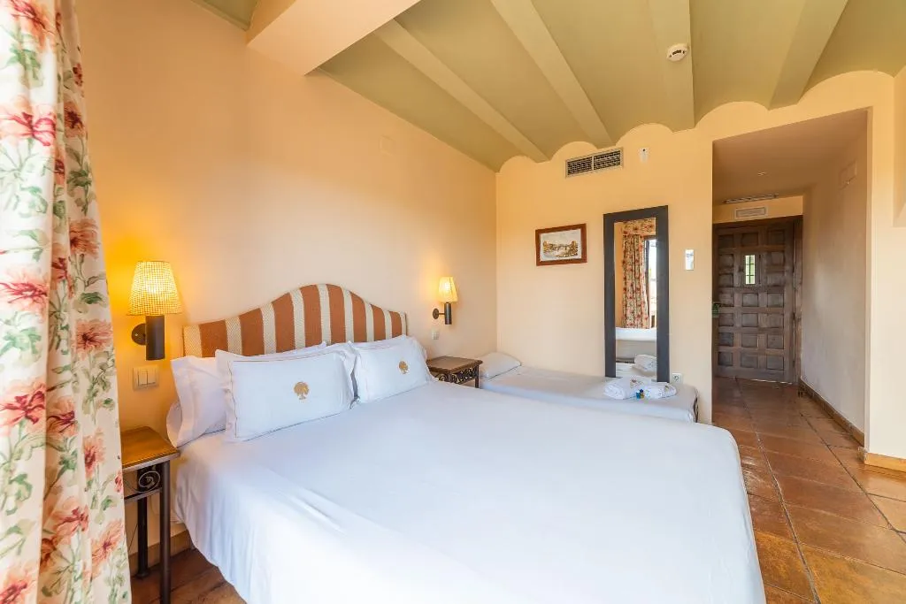 Room, Hotel Cigarral De Caravantes, Madrid