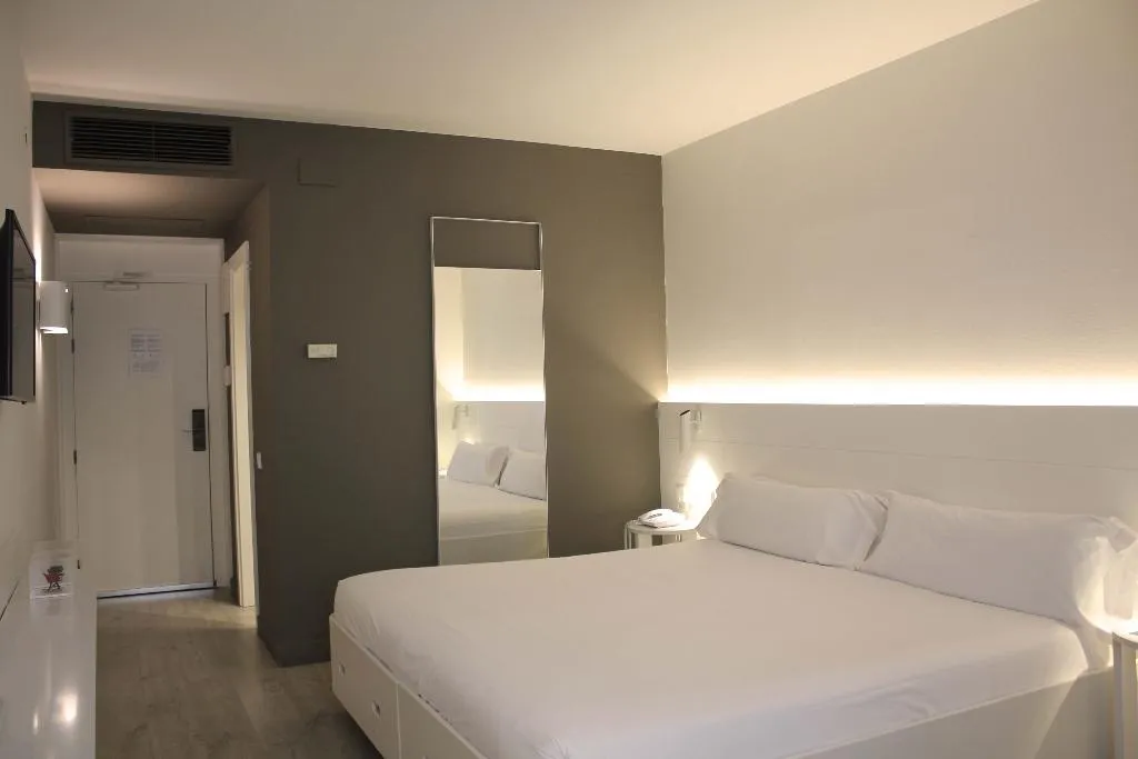 DOUBLE SINGLE USE STANDARD Room, Pol & Grace Hotel, Barcelona