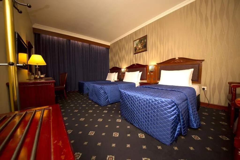 TRIPLE DELUXE Room, Mount Royal Hotel, Dubai