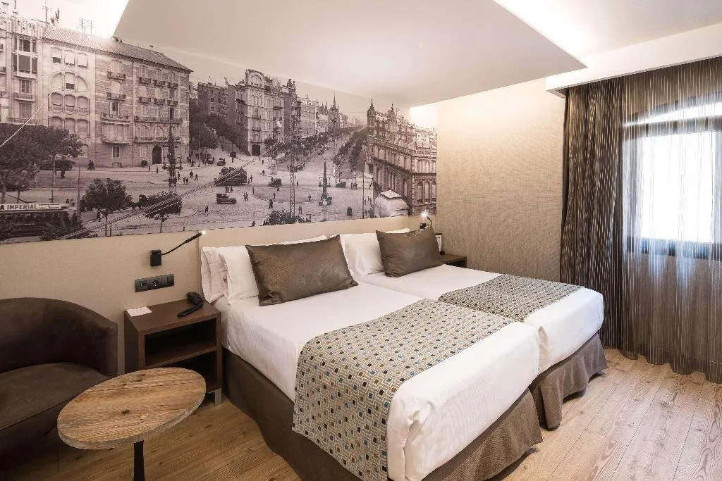 Room, Catalonia Born, Barcelona